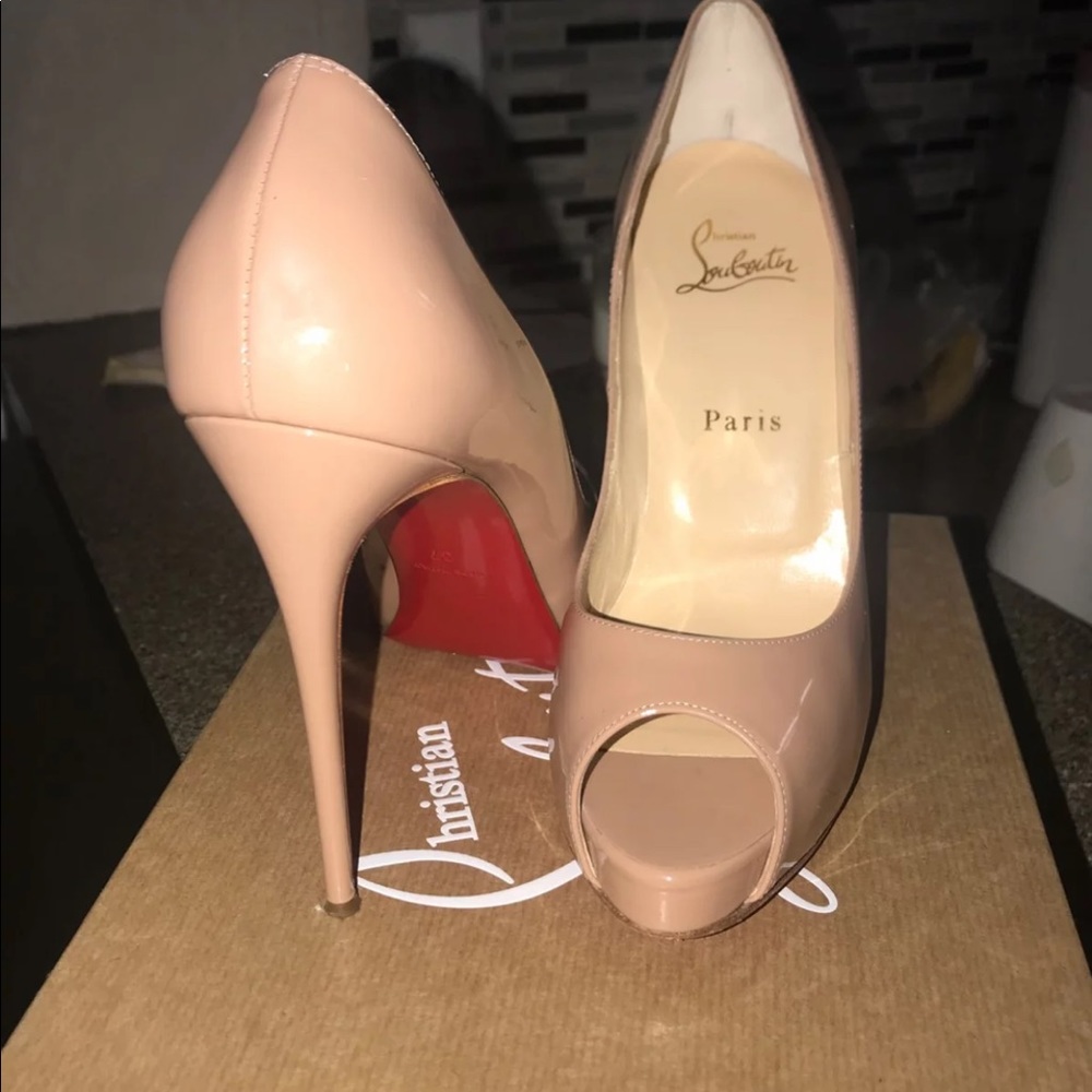 NWT Tan Christian Louboutins